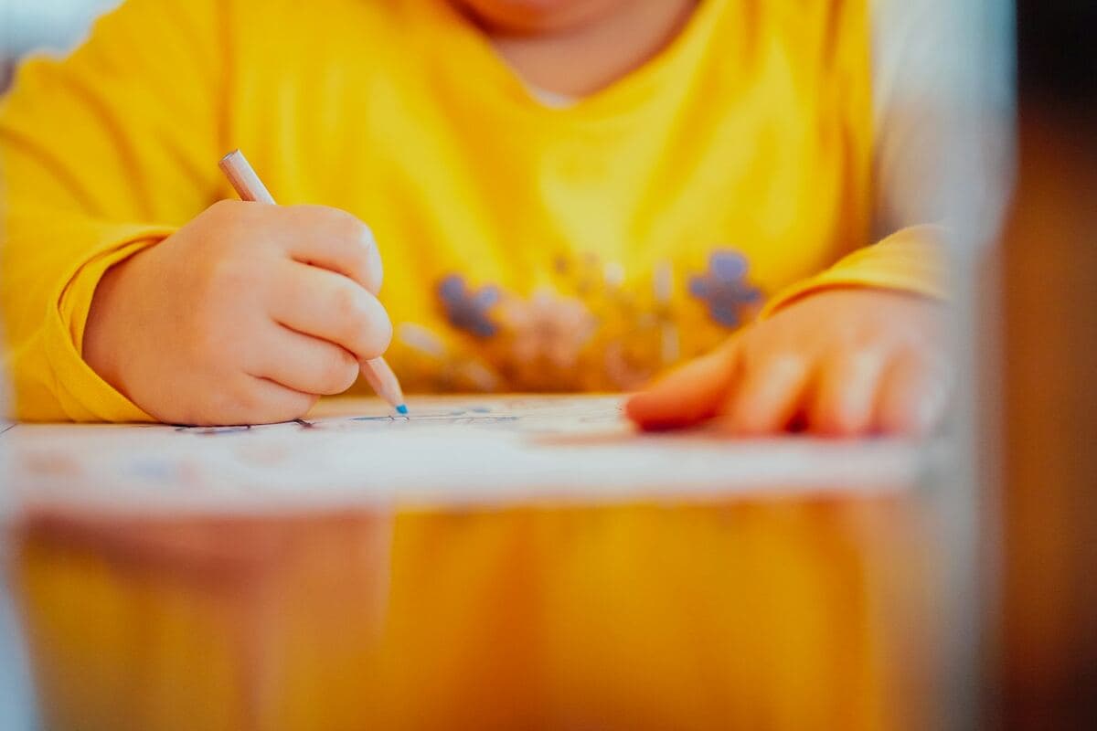 Cómo enseñar a escribir las letras a un niño paso a paso